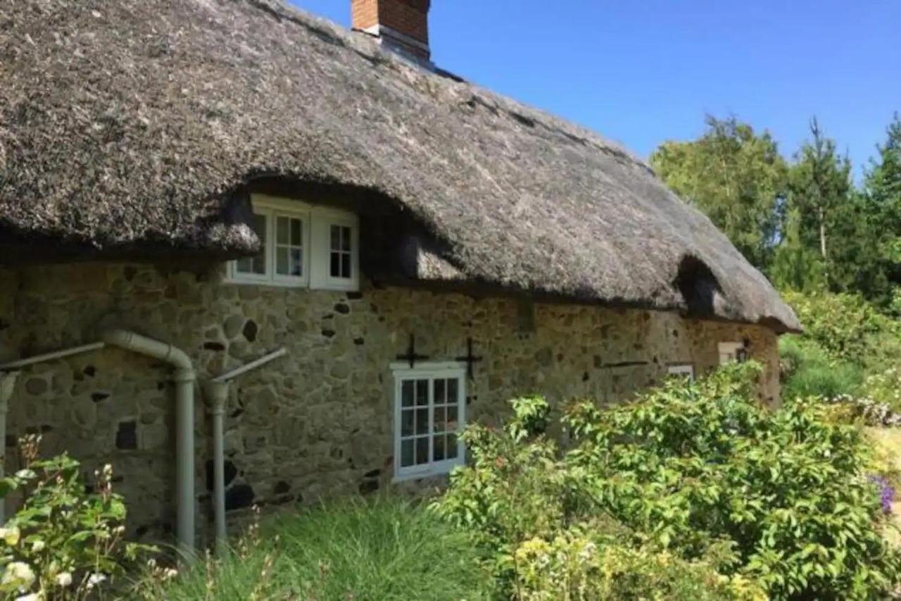 Afton Thatch: Beautiful Thatched Family Cottage Freshwater Buitenkant foto